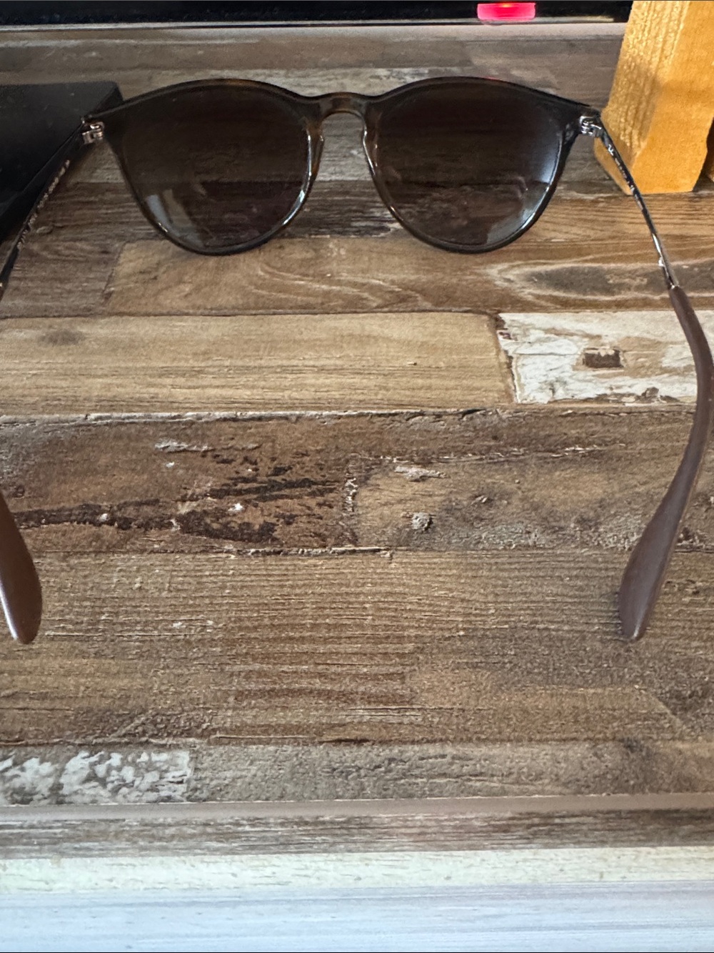 Ray-Ban Unisex Black Frame with Dark Smoke Lenses Sunglasses - Picture 3 of 4